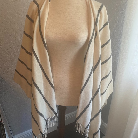 Rag and Bone Wrap - Picture 4 of 8